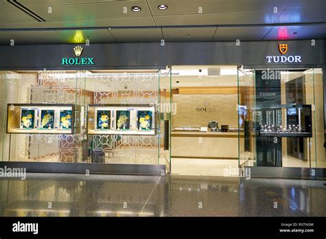 donna managr aeroporto rolex|rolex doha qatar hamad.